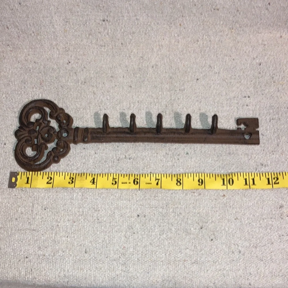 Rustic Brown Skeleton Key Shaped Holder Cast Iron Wall Mount 5 Hook Key Rack